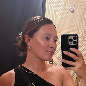 Meet your Posher, Aja